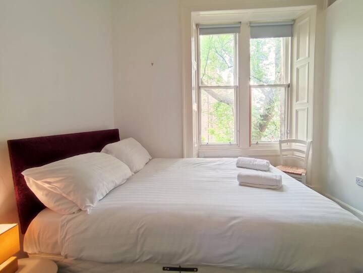 Magic Of Meadows 4 Bedroom Spacious Flat Apartment *